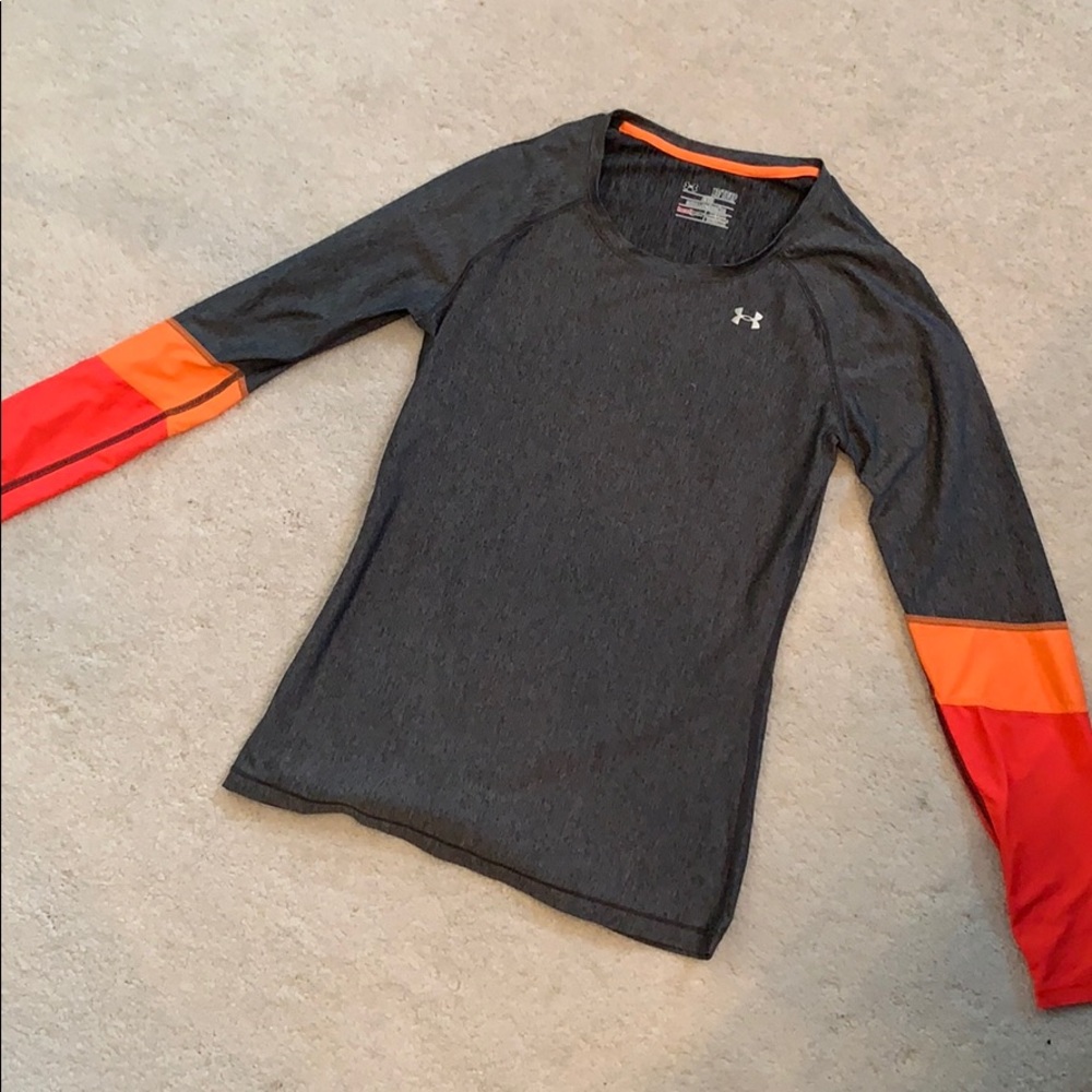 Under Armor fitted long sleeve top!